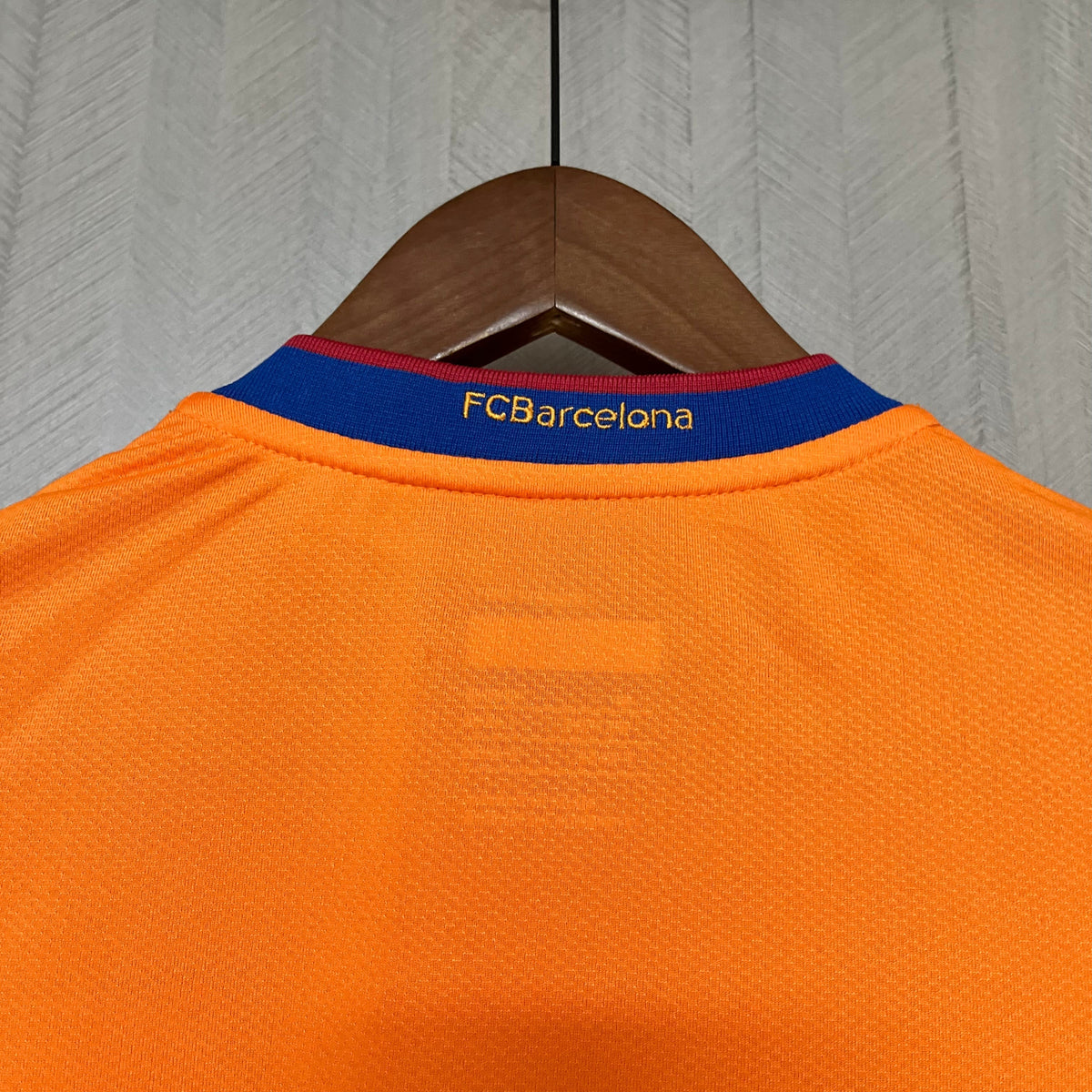 Barcelona Retro 2006/07 away